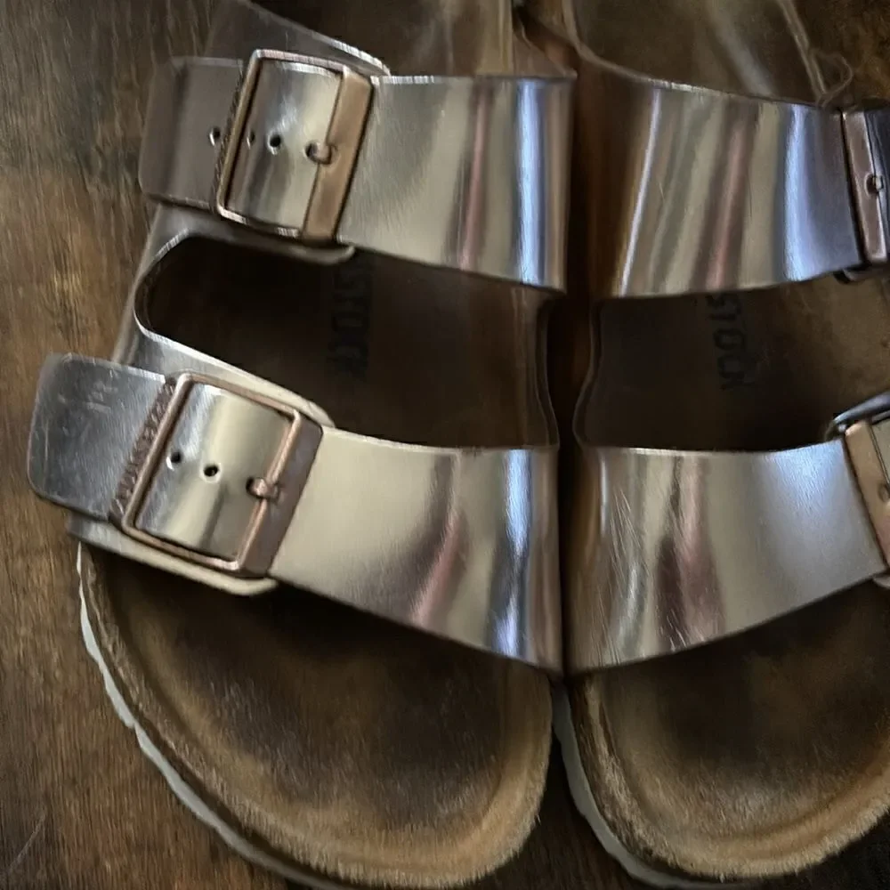Birkenstock Arizona Soft Footbed
Leather Sandals in Metallic Copper Size 39 - Picture 7 of 15